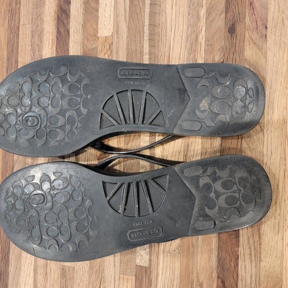 Coach Landon jelly flip flops in black with a gold bow and white pattern. - Picture 9 of 12